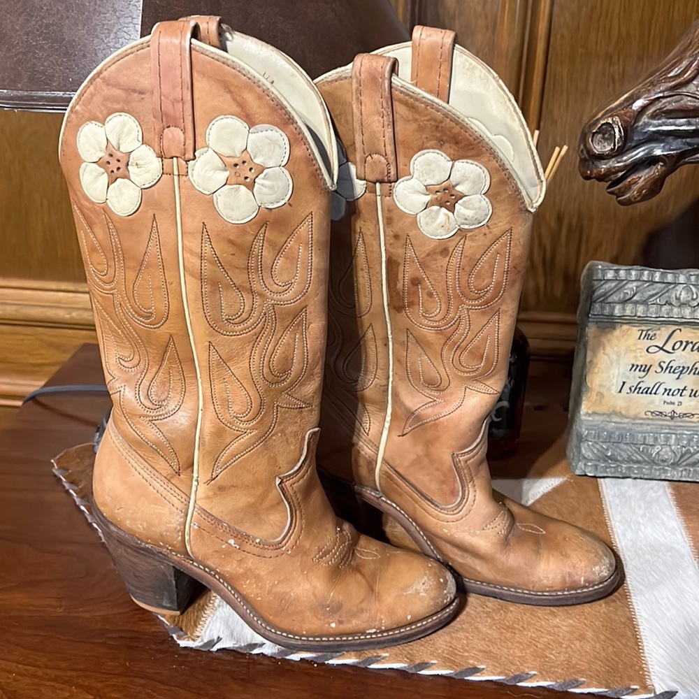 Acme Vintage Cowgirl Flower Boots 5 1/2 M